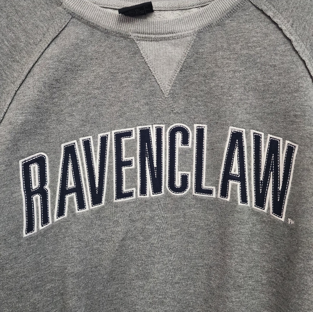 Warner Bros Gray Crewneck Sweater Ravenclaw Design Small Harry Potter - Picture 3 of 10